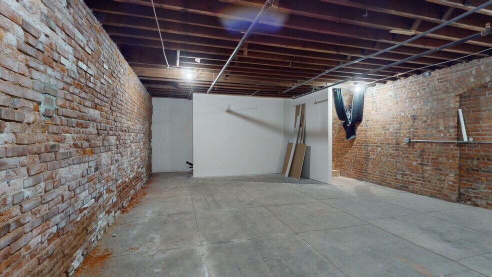 More Photos Of 112 W 2nd St, Grand Island Light Distribution For Lease