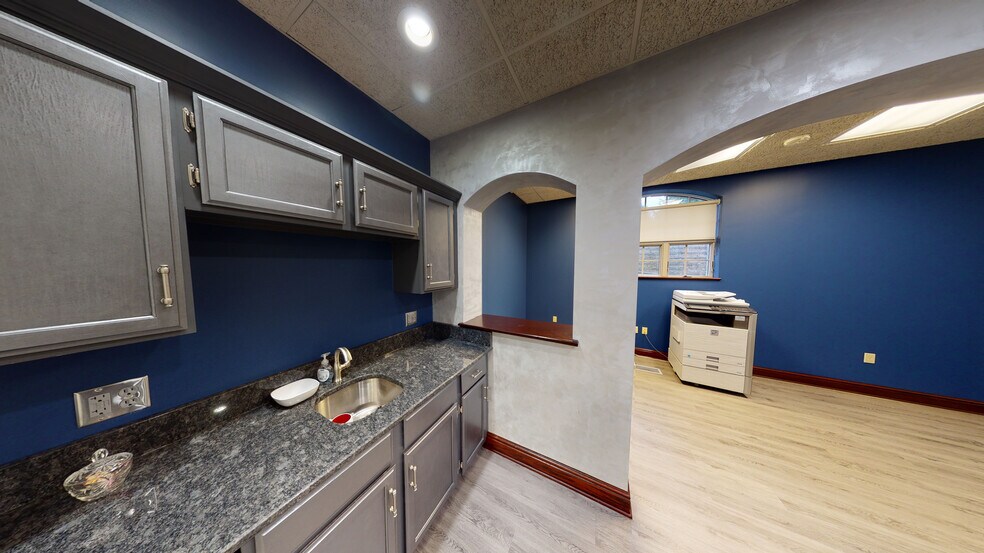 More Photos Of 8544 Hickory Hill Dr, Poland Office For Sale