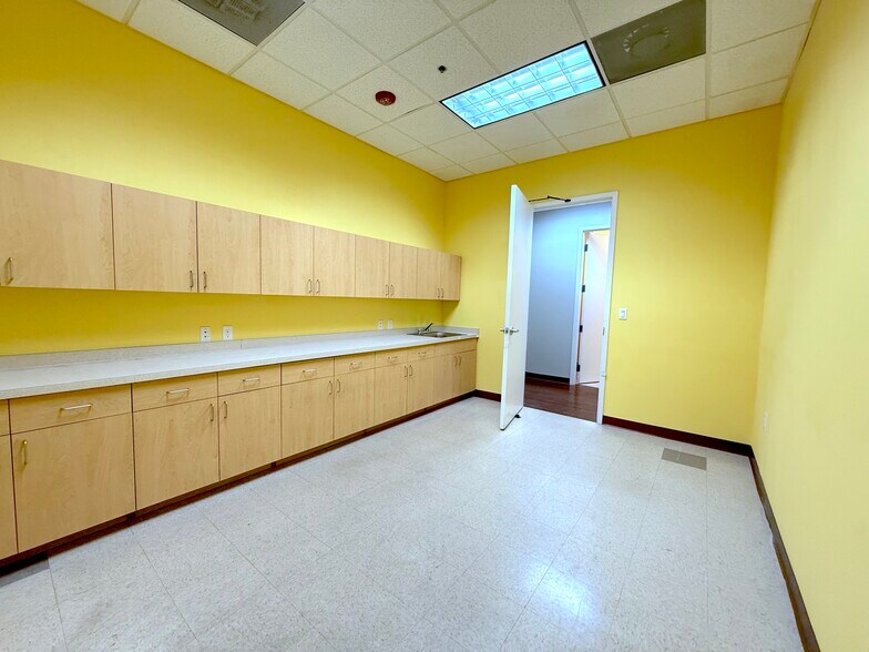 More Photos Of 1743 Park Center Dr, Orlando Medical For Lease