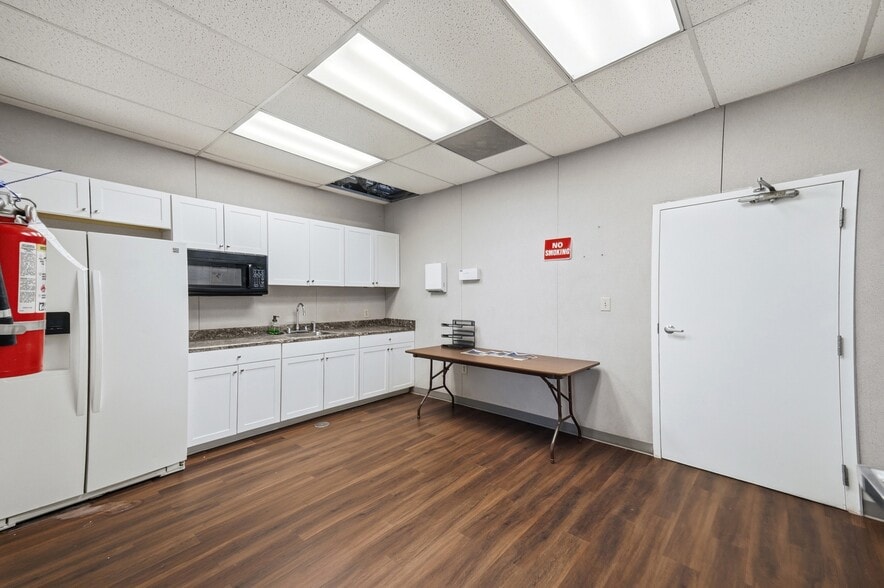 More Photos Of 10605 Southern Loop Blvd, Pineville Warehouse For Lease