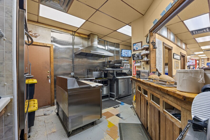 More Photos Of 320 Minter Ave, De Beque Convenience Store For Sale