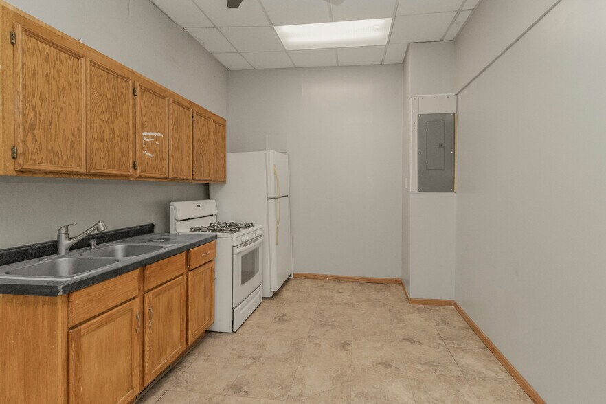 More Photos Of 1321 Payne Ave, Saint Paul Storefront Retail Residential For Sale