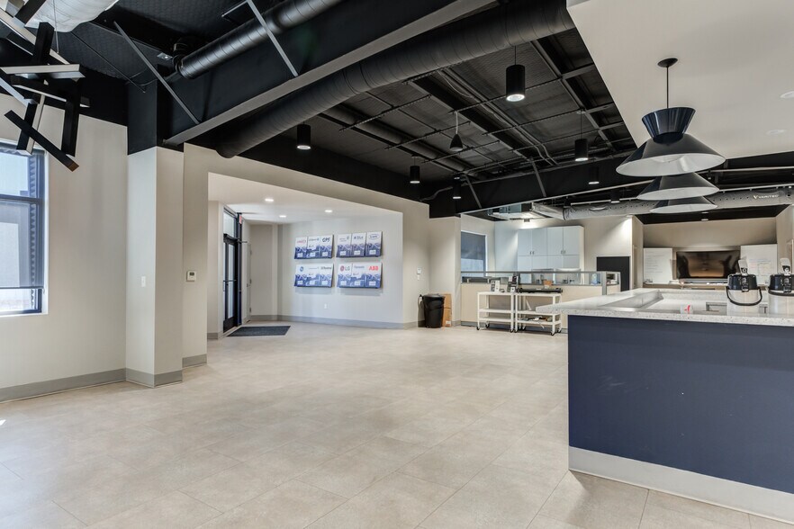 More Photos Of 2405 114th St, Lubbock Office For Sale
