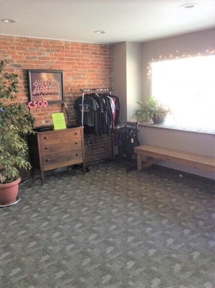 More Photos Of 315 N Main St, Burlington General Retail For Sale