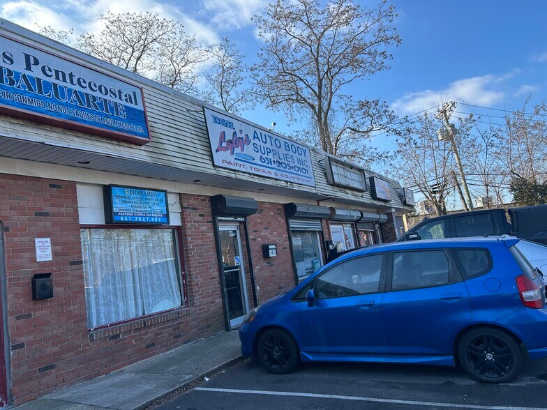 More Photos Of 3694 Horseblock Rd, Medford Storefront Retail Office For Lease