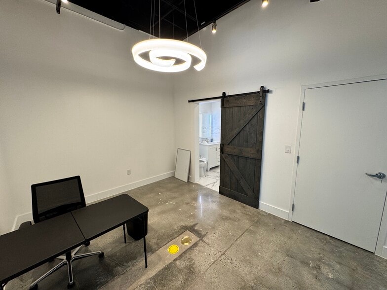 More Photos Of 215 Clairemont Ave, Decatur Storefront Retail Office For Lease