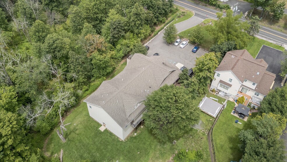 More Photos Of 612 Mount Pleasant Ave, West Orange Veterinarian Kennel For Sale