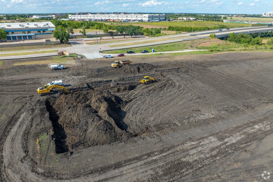 More Photos Of 2251 Heritage Pky, Mansfield Light Manufacturing For Lease