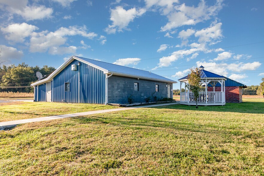 More Photos Of 8285 Tri County Hwy, Sardinia Flex For Sale