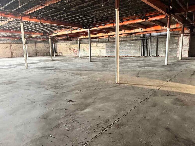 More Photos Of 301 Broad St, Kingsport Storefront For Sale