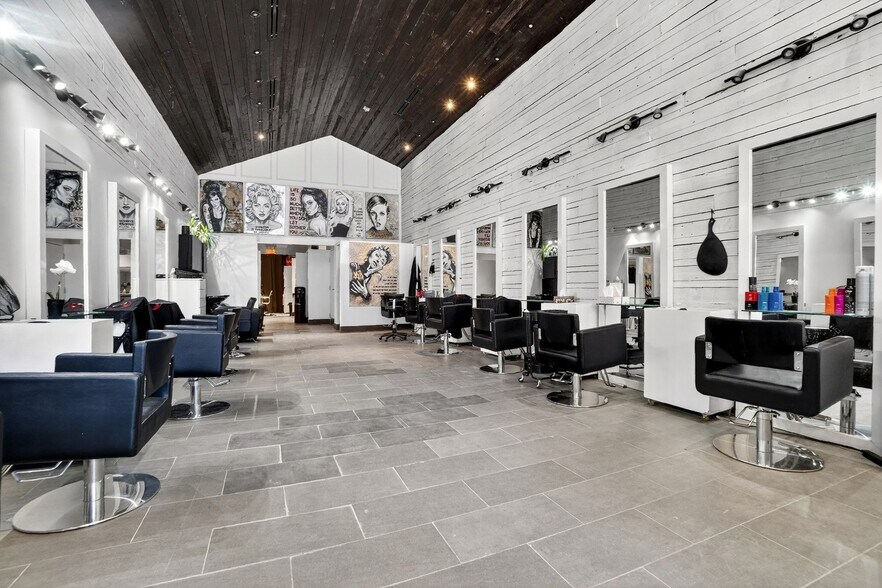 More Photos Of 1231-1233 Av Greene, Westmount Freestanding For Sale