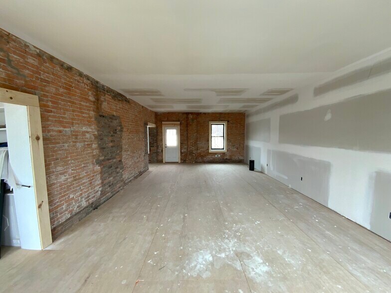 More Photos Of 125-129 W Wayne St, Maumee Office For Lease