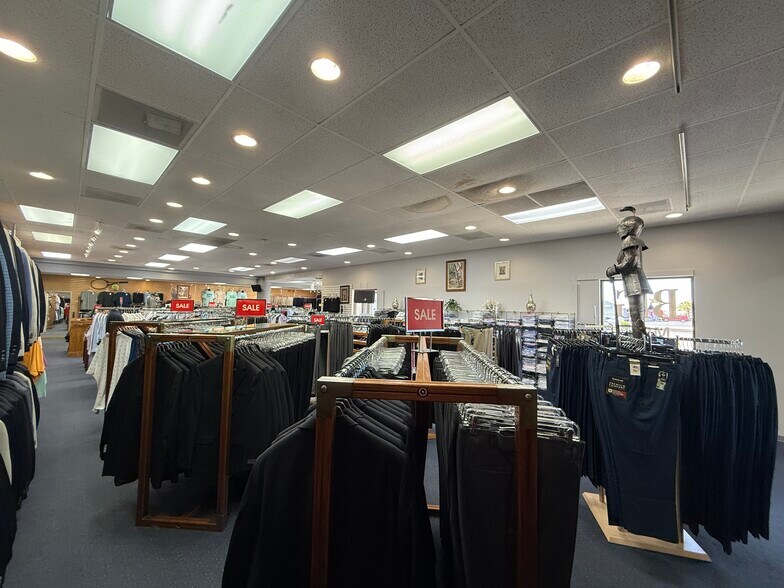 More Photos Of 4333 S Tamiami Trl, Sarasota Unknown For Lease