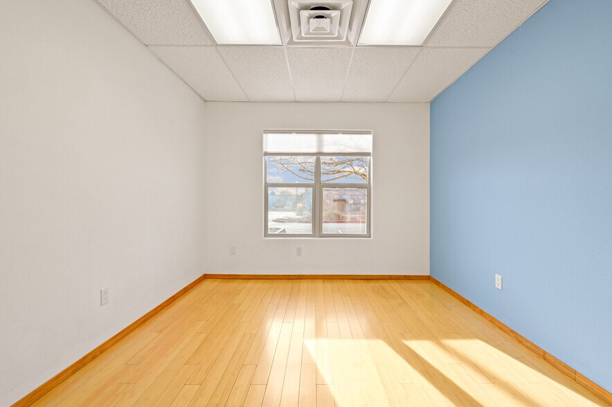 More Photos Of 1925 Aspen Dr, Santa Fe Office For Lease