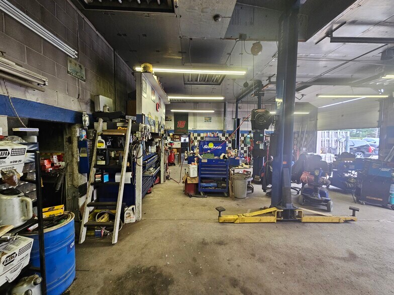 More Photos Of 1737 S Burlington Rd, Bridgeton Flex For Sale