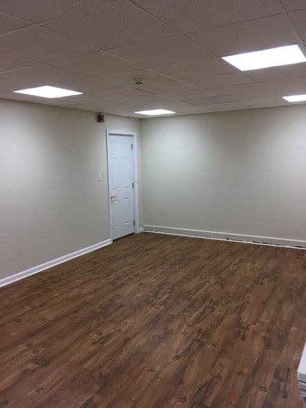 More Photos Of 137 E Washington St, Shelbyville Lodge Meeting Hall For Sale