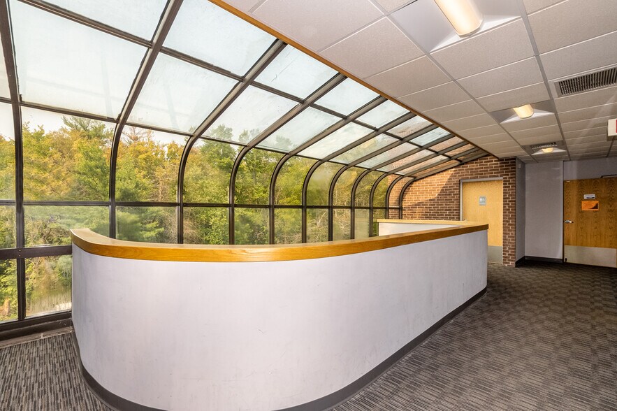 More Photos Of 40 Dale Rd, Avon Medical For Lease