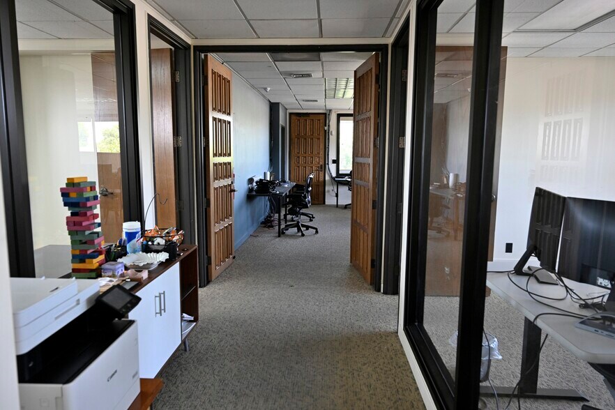 More Photos Of 1819 W Olive Ave, Burbank Office For Lease