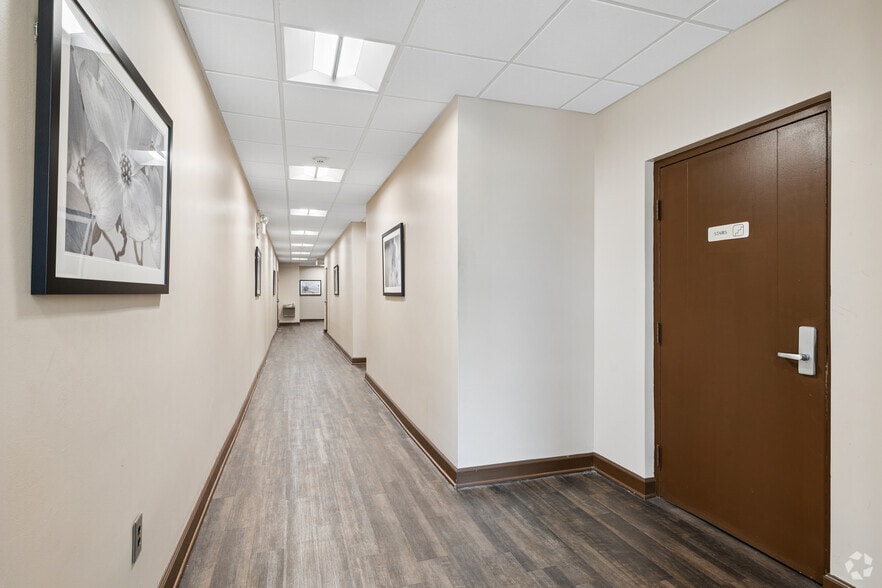 More Photos Of 875 Greentree Rd, Pittsburgh Office For Sale