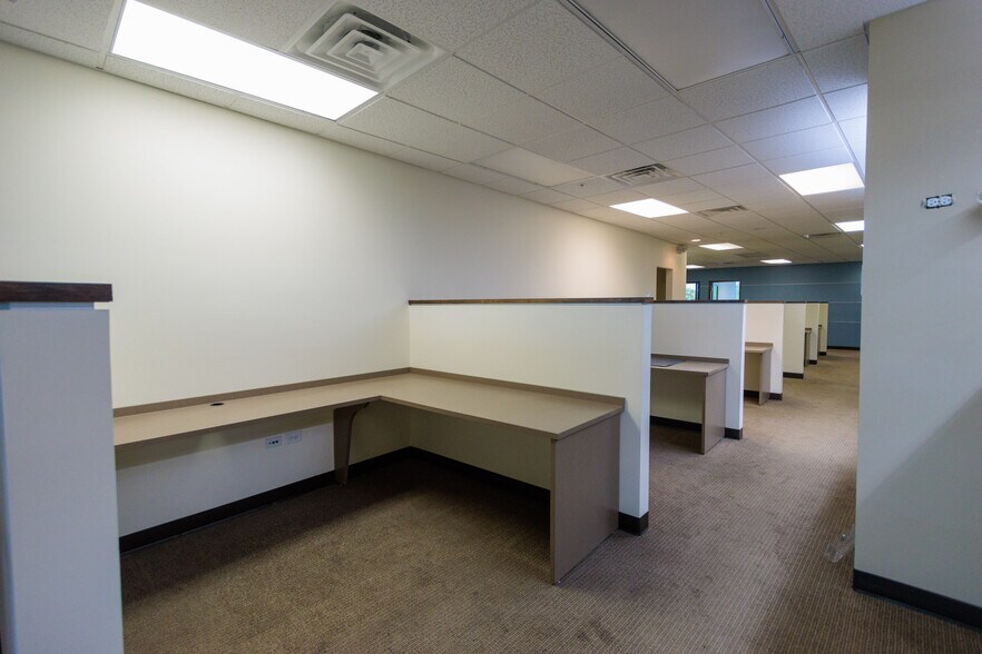 More Photos Of 650 E Algonquin Rd, Schaumburg Office For Lease