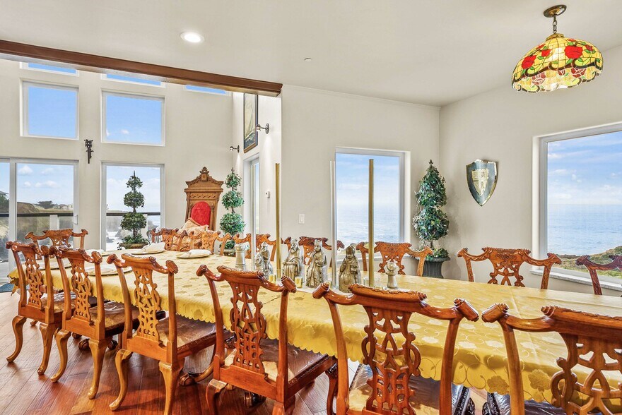 More Photos Of 266 Dolphin Dr, Whitethorn Hotel For Sale