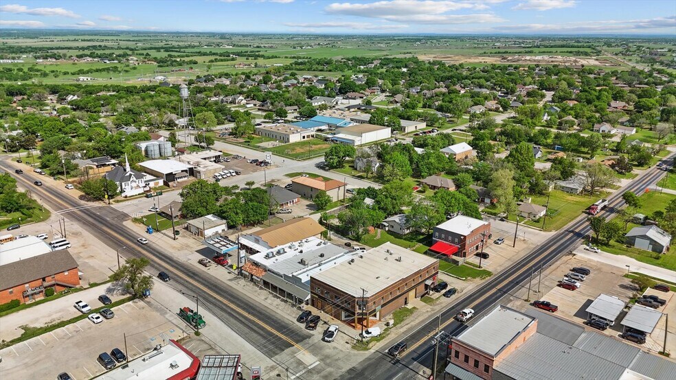 More Photos Of 206 W McCart St, Krum Storefront For Sale