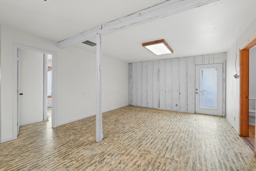 More Photos Of 30 Logan St, Davenport Hotel For Sale