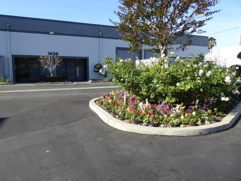 Primary Photo Of 1415-1441 Gardena Ave, Glendale Warehouse For Lease