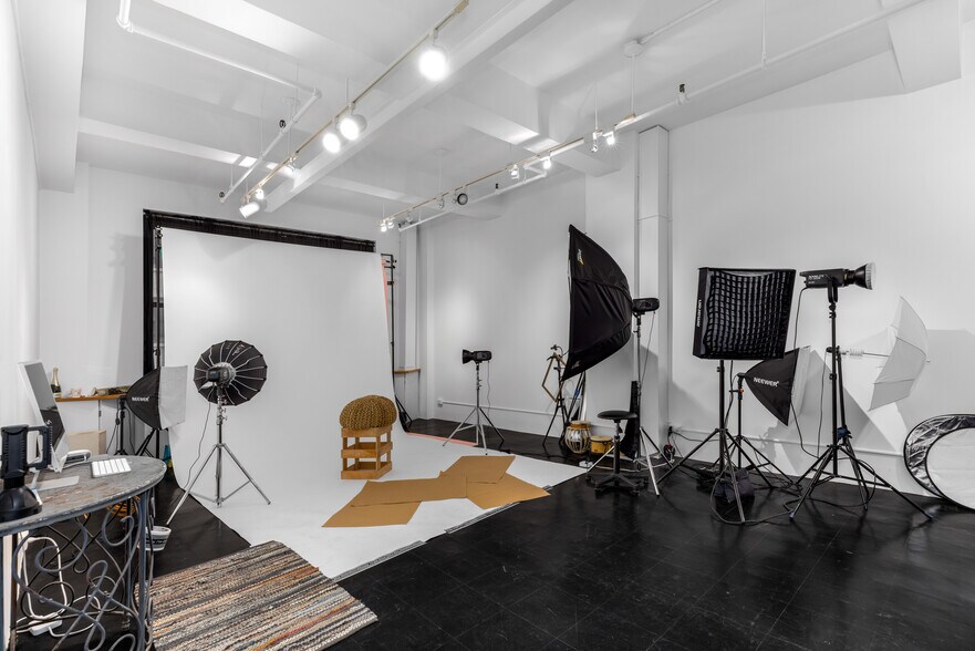 More Photos Of 335 W 38th St, New York Apartments For Sale