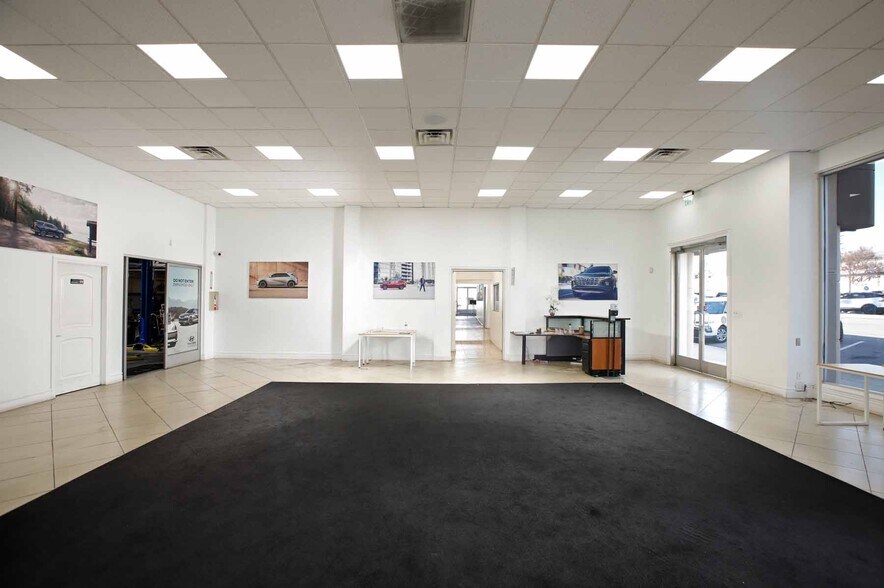 More Photos Of 413 S Brand Blvd, Glendale Auto Dealership For Lease