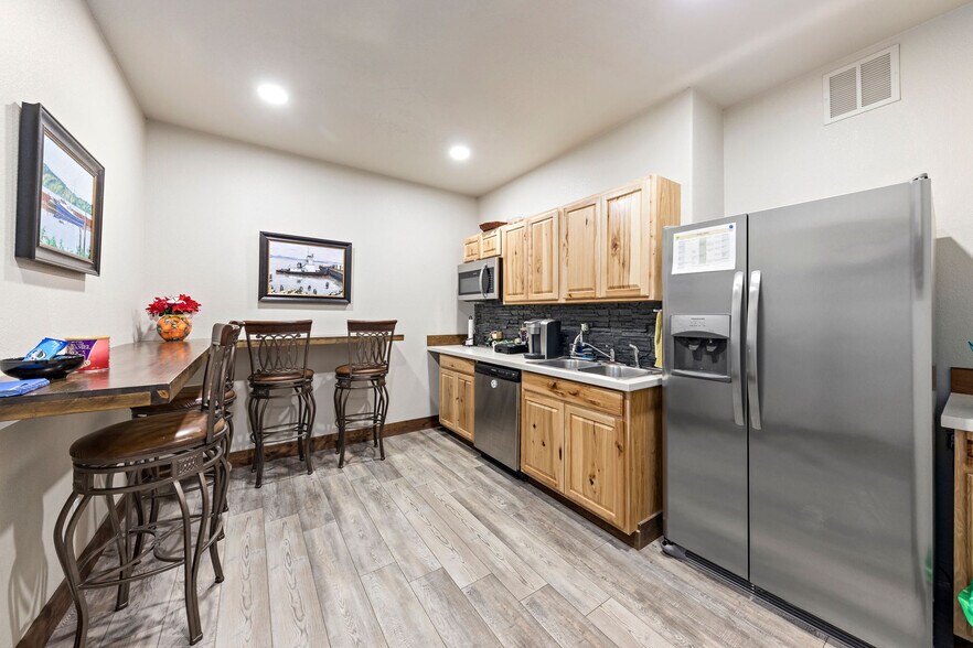 More Photos Of 873 NE 7th St, Grants Pass Medical For Lease