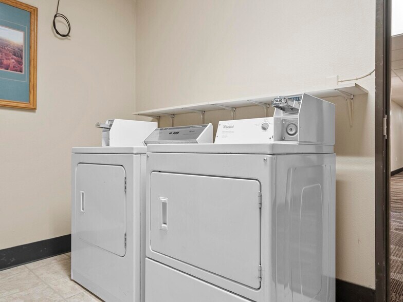 More Photos Of 815 E Hwy 89, Kanab Hotel For Sale