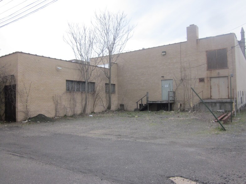 More Photos Of 26-32 S Broad St, Woodbury Storefront For Lease