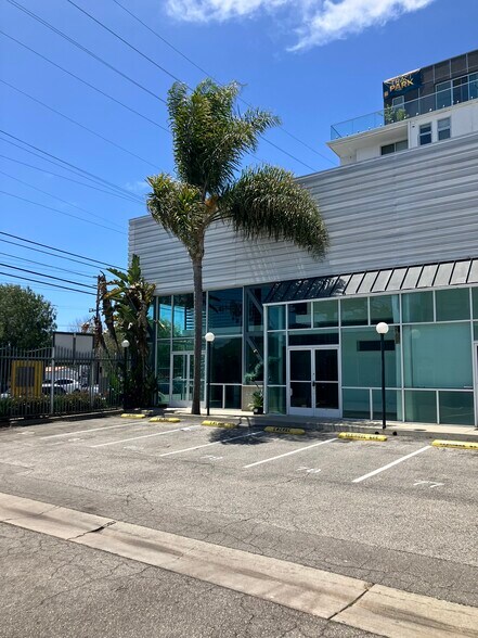 More Photos Of 4052-4058 Del Rey Ave, Marina del Rey Loft Creative Space For Lease