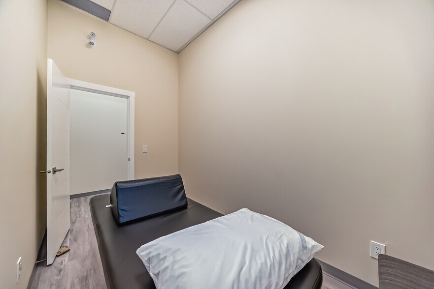 More Photos Of 2255 32 St NE, Calgary Storefront Retail Office For Sale