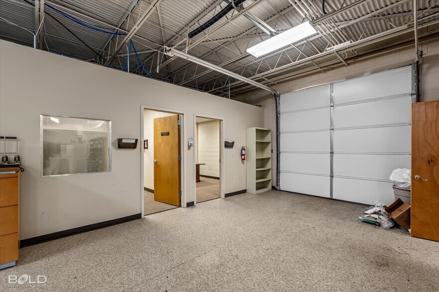 More Photos Of 523 Oxford Rd, Mansfield Office For Sale