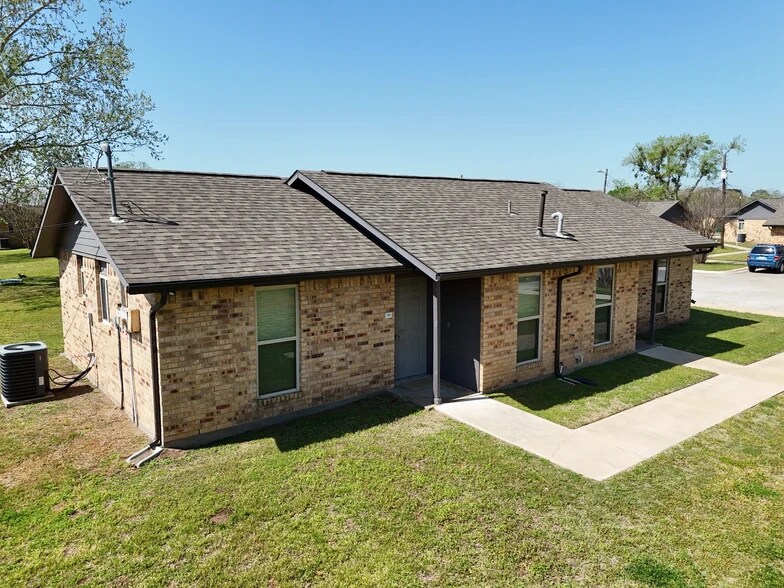 More Photos Of 1002 SE Martin Luther King Rd, Smithville Apartments For Sale