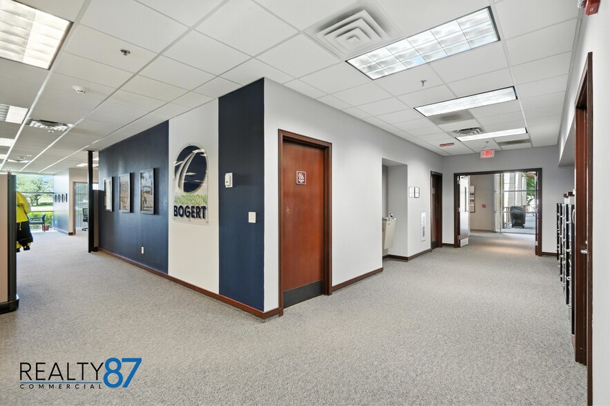 More Photos Of 4050 River Center Ct NE, Cedar Rapids Office For Lease