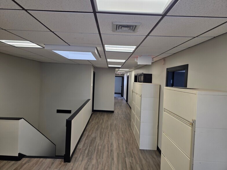 More Photos Of 98 Willis Ave, Mineola Office For Lease