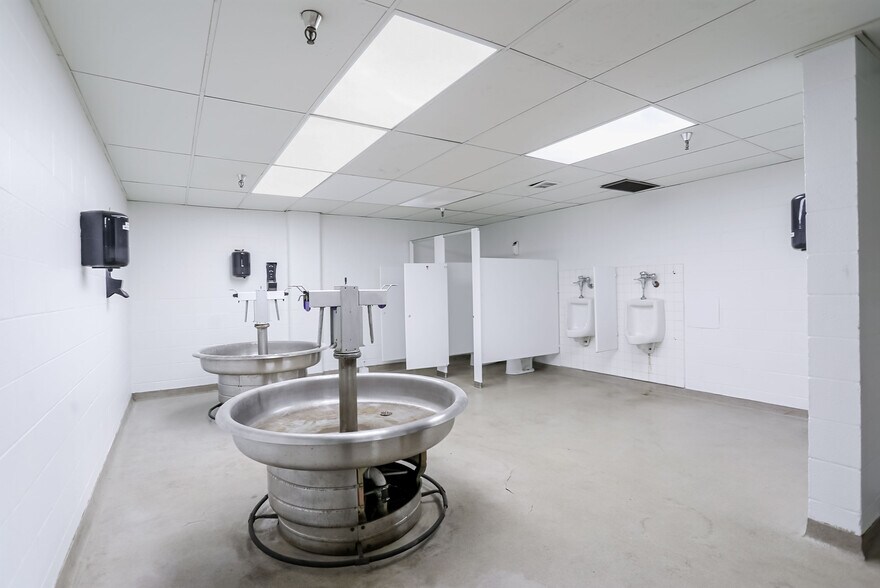 More Photos Of 2334 Production Dr, Indianapolis Warehouse For Sale