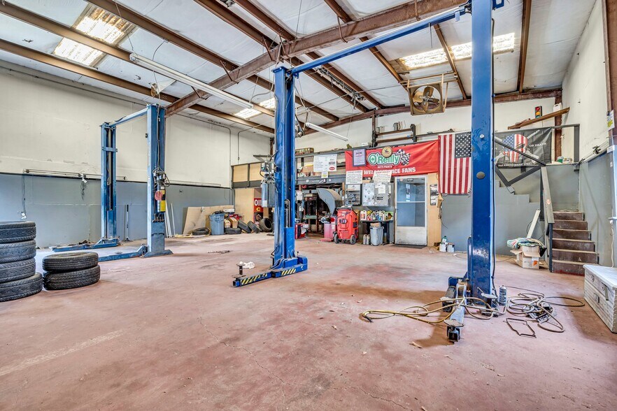 More Photos Of 3601 Hospital St, Pascagoula Auto Repair For Sale