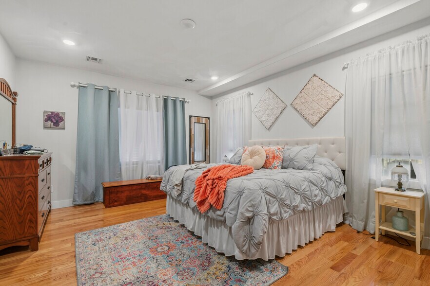 More Photos Of 812 Broad St, Milford Apartments For Sale