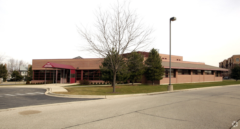 Primary Photo Of 1580 W Lake St, Addison Medical For Lease