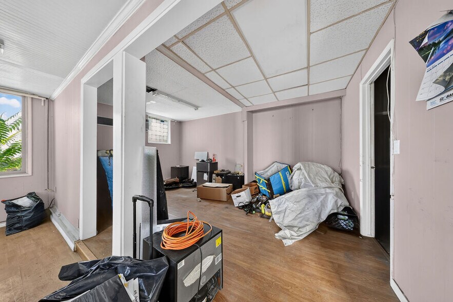More Photos Of 435 S Main St, Burbank General Retail For Sale