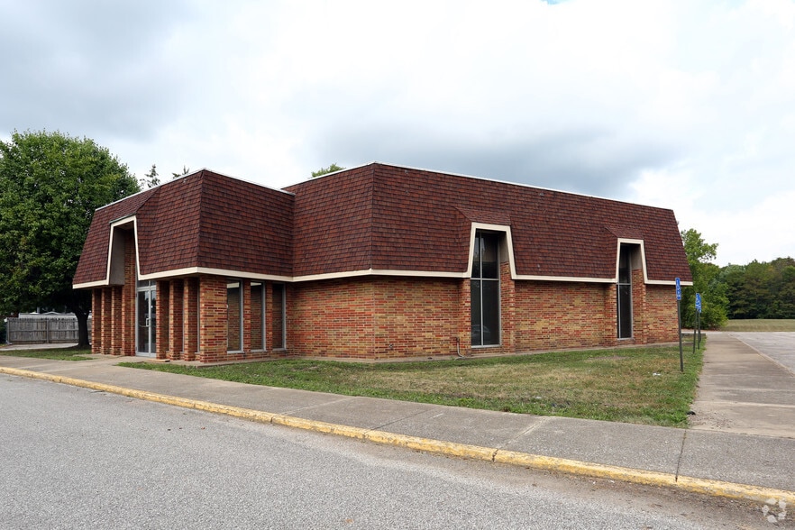 More Photos Of 1935 State Route 59, Kent Restaurant For Lease