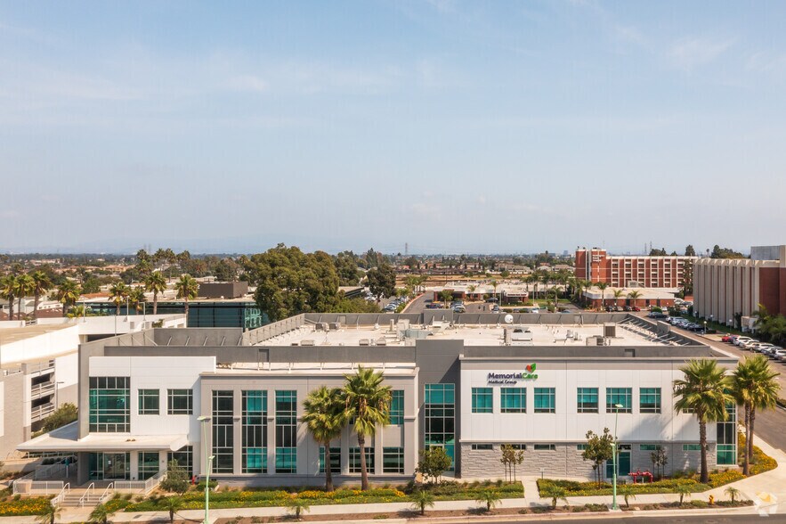More Photos Of 17762 Beach Blvd, Huntington Beach Medical For Lease