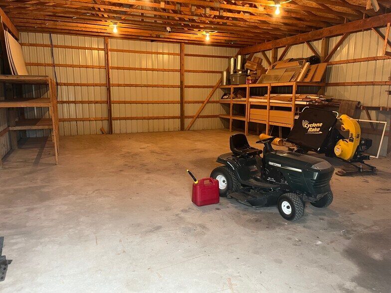 More Photos Of 810 N Birch St, Kalkaska Office For Sale