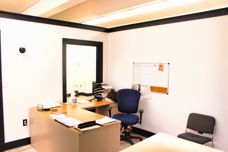 More Photos Of 651 E Main St, Dayton Office For Sale