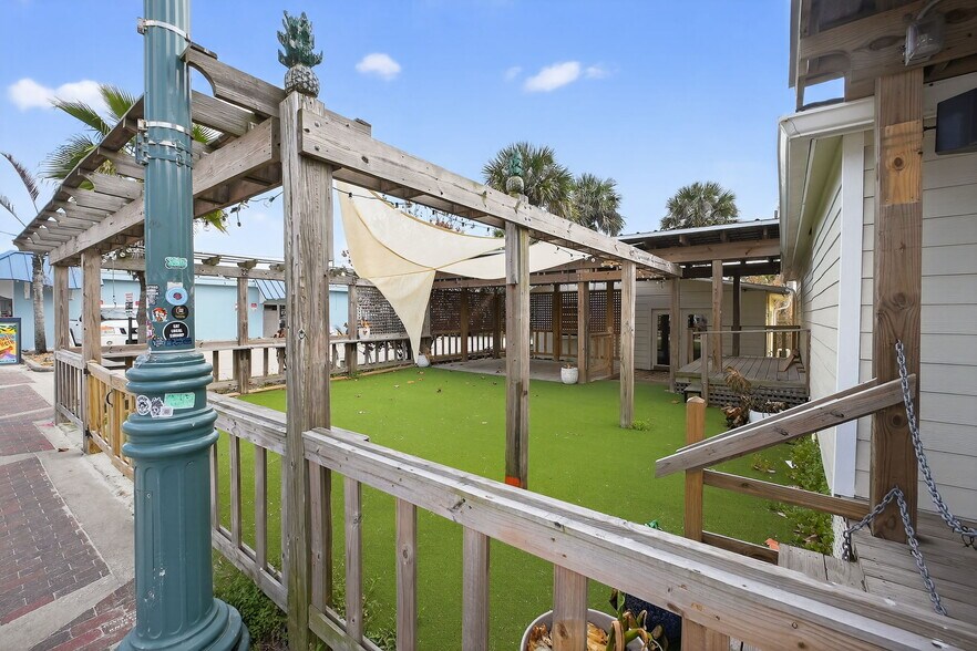More Photos Of 411 Flagler Ave, New Smyrna Beach Freestanding For Lease