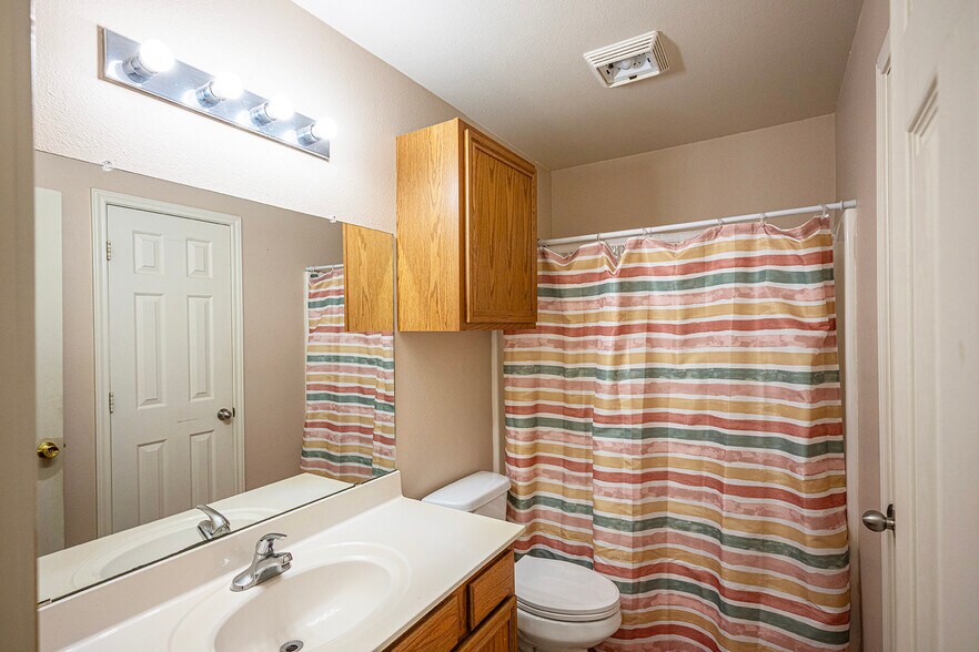 More Photos Of 5710 Fordham St, Lubbock Specialty For Sale